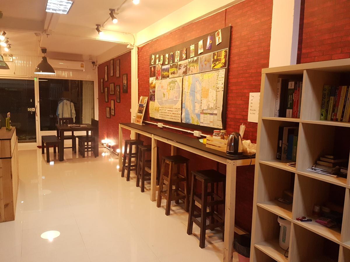 Mana Hostel Банкок Екстериор снимка