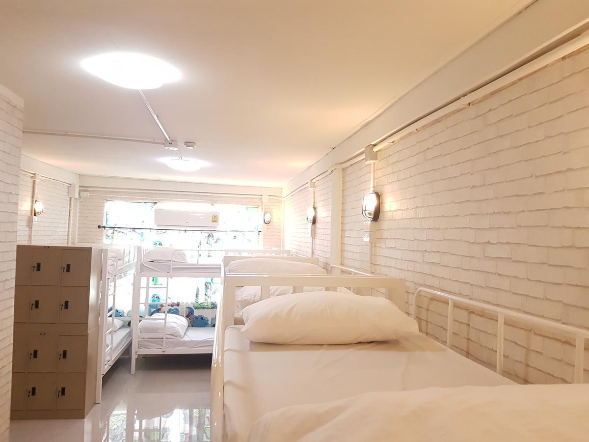 Mana Hostel Банкок Екстериор снимка