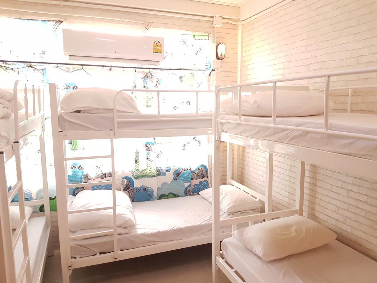 Mana Hostel Банкок Екстериор снимка