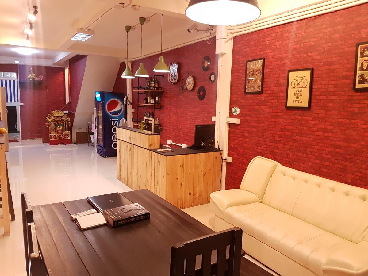 Mana Hostel Банкок Екстериор снимка