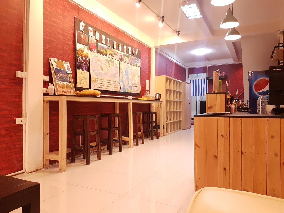 Mana Hostel Банкок Екстериор снимка