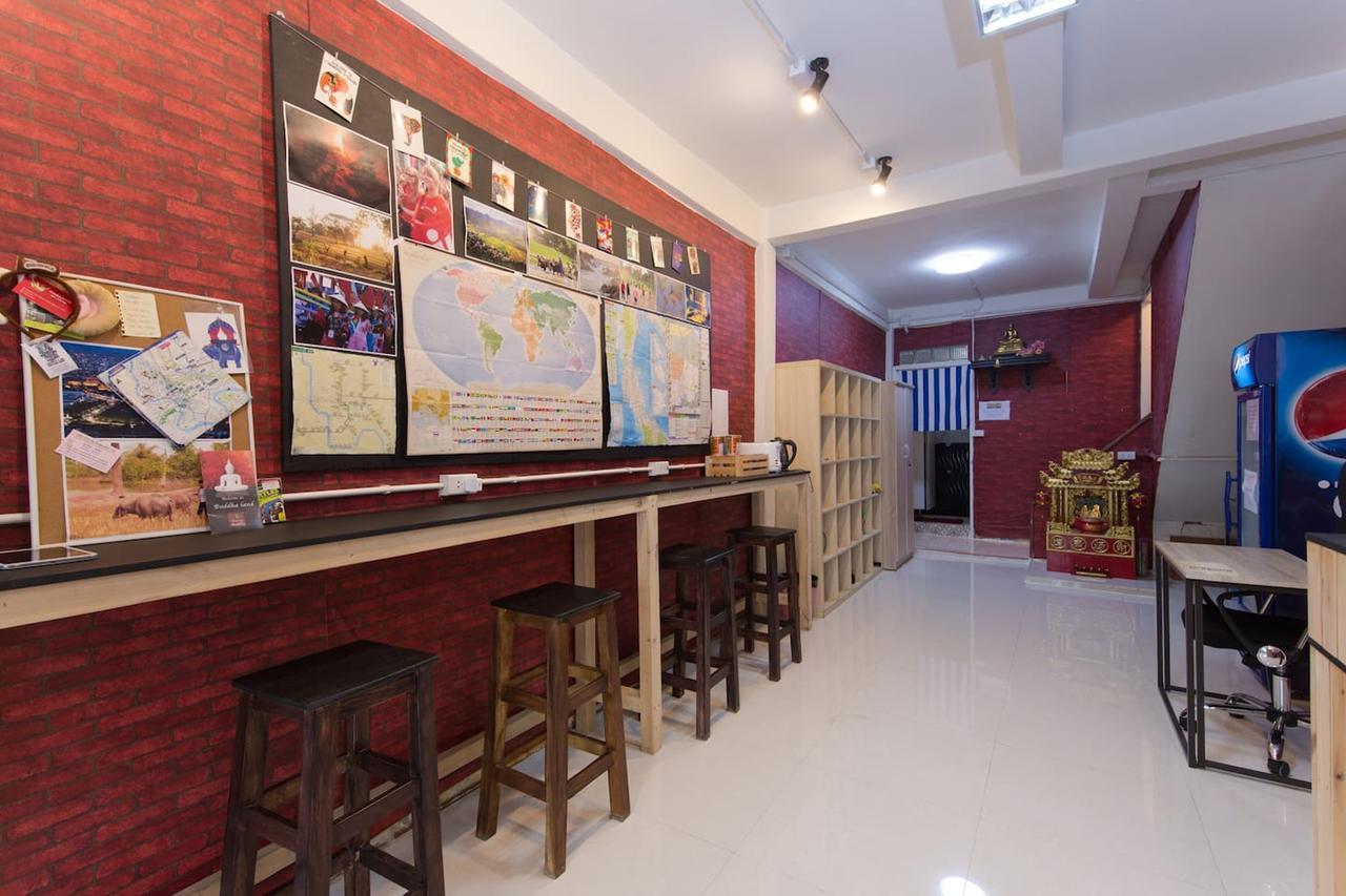 Mana Hostel Банкок Екстериор снимка
