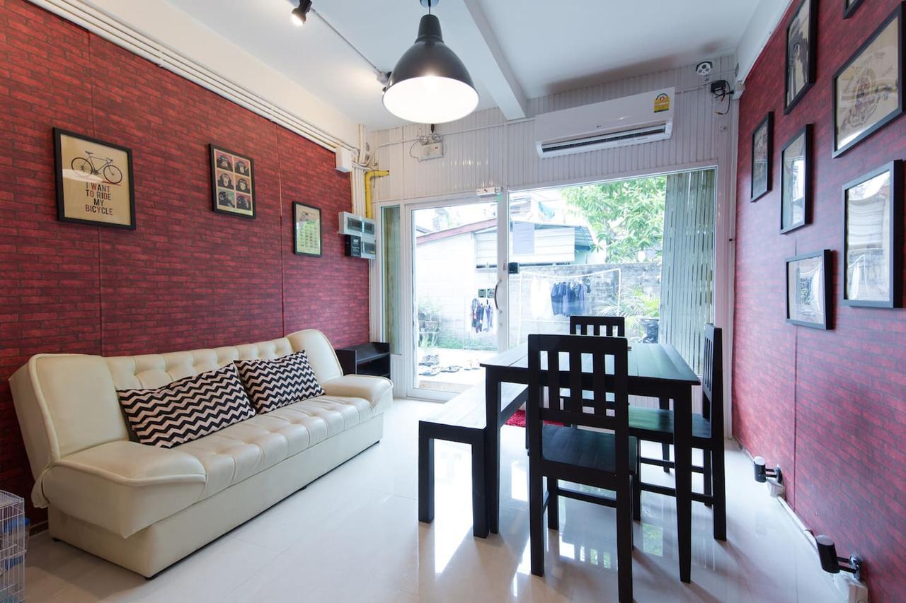 Mana Hostel Банкок Екстериор снимка