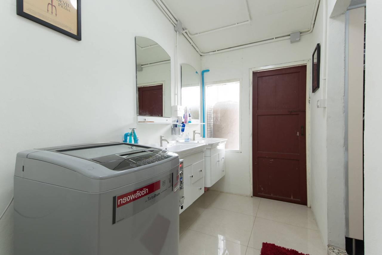 Mana Hostel Банкок Екстериор снимка
