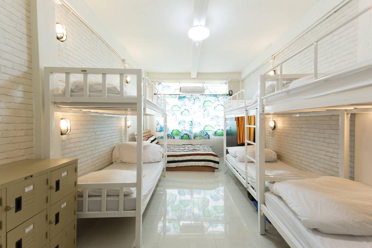 Mana Hostel Банкок Екстериор снимка